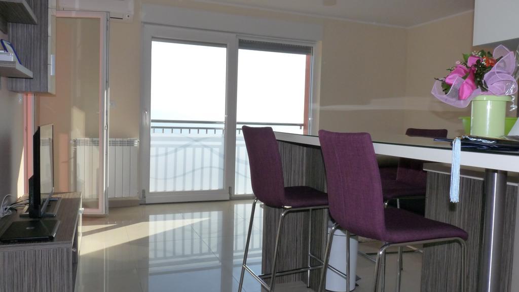Apartments Sandra With Free Private Parking Fiume Esterno foto