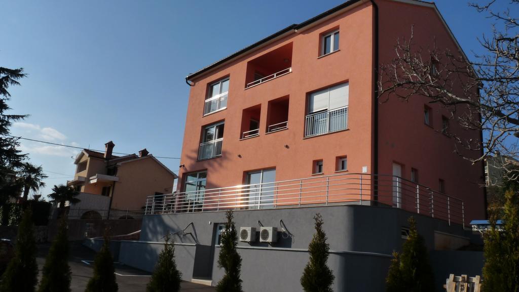 Apartments Sandra With Free Private Parking Fiume Esterno foto