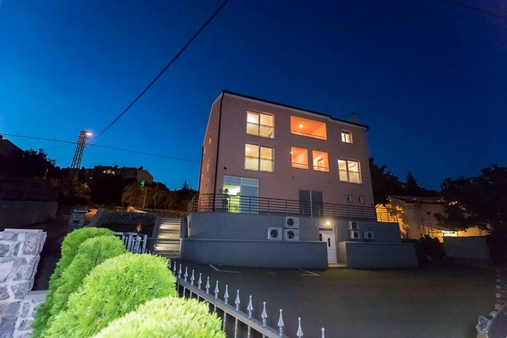 Apartments Sandra With Free Private Parking Fiume Esterno foto